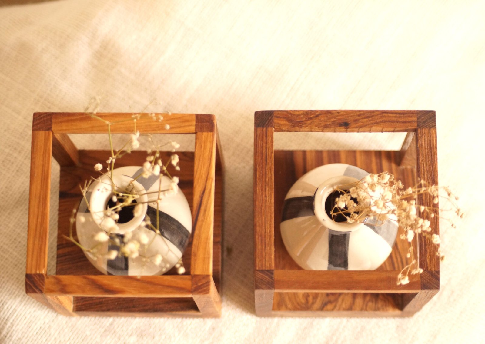 Wooden Cube stand with Mini Ceramic Vase - Image 5