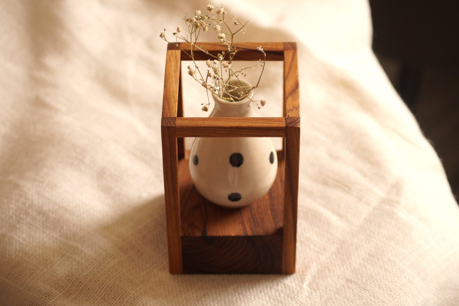 Wooden Cube stand with Mini Ceramic Vase - Image 6
